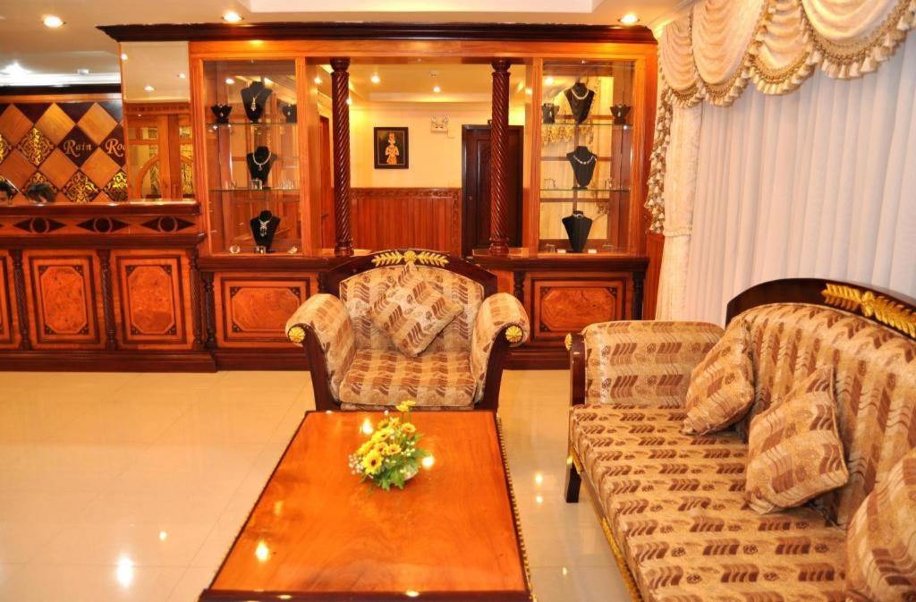 Jun Yue Hotel Phnom Penh Extérieur photo