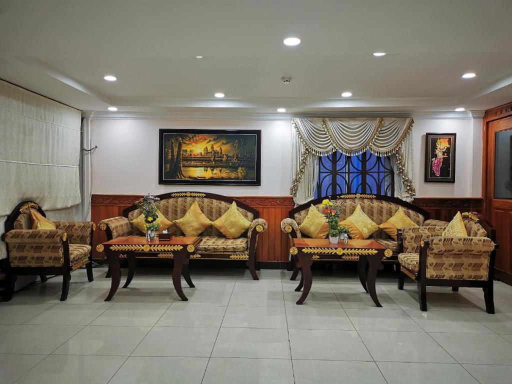 Jun Yue Hotel Phnom Penh Extérieur photo