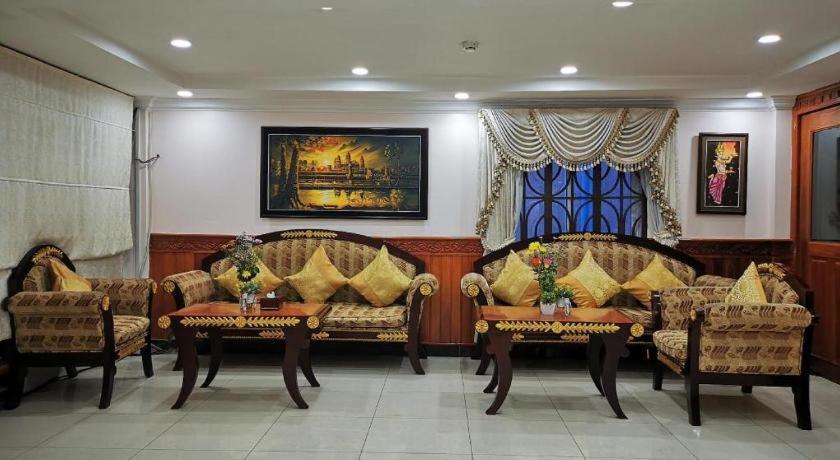 Jun Yue Hotel Phnom Penh Extérieur photo