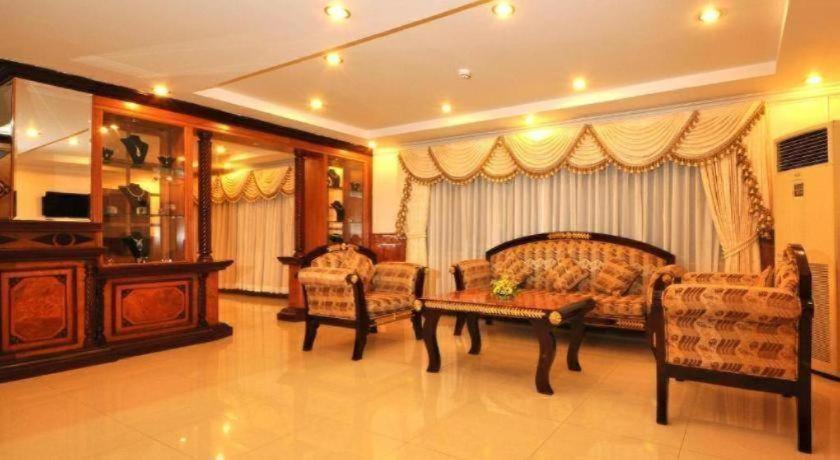 Jun Yue Hotel Phnom Penh Extérieur photo