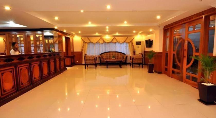 Jun Yue Hotel Phnom Penh Extérieur photo