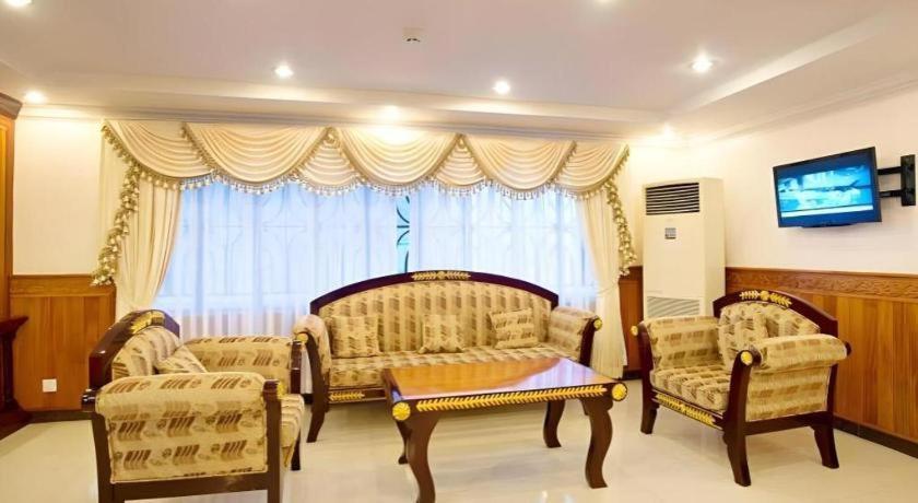 Jun Yue Hotel Phnom Penh Extérieur photo