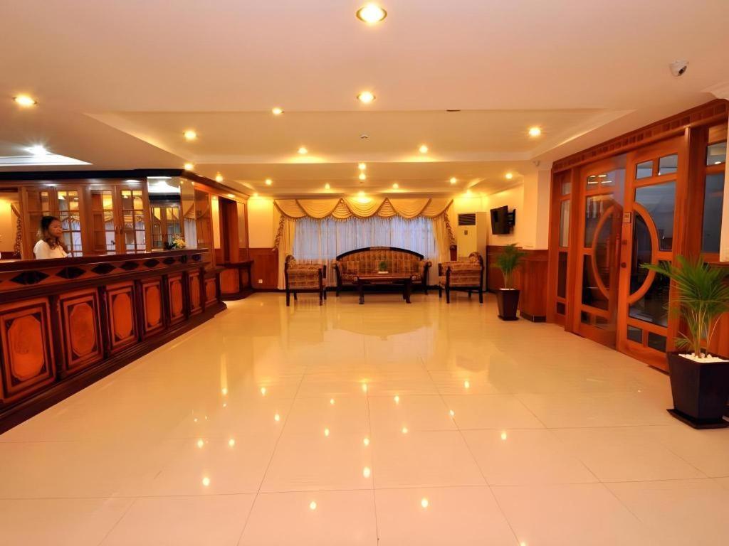 Jun Yue Hotel Phnom Penh Extérieur photo