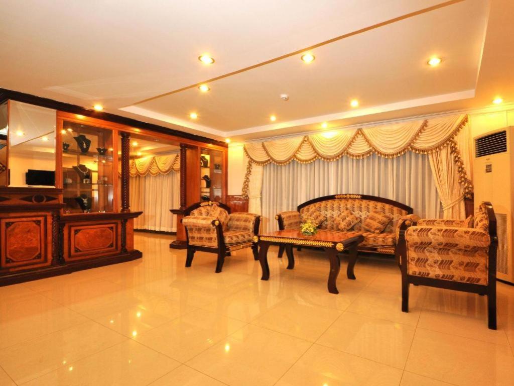 Jun Yue Hotel Phnom Penh Extérieur photo
