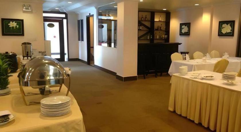 Jun Yue Hotel Phnom Penh Extérieur photo