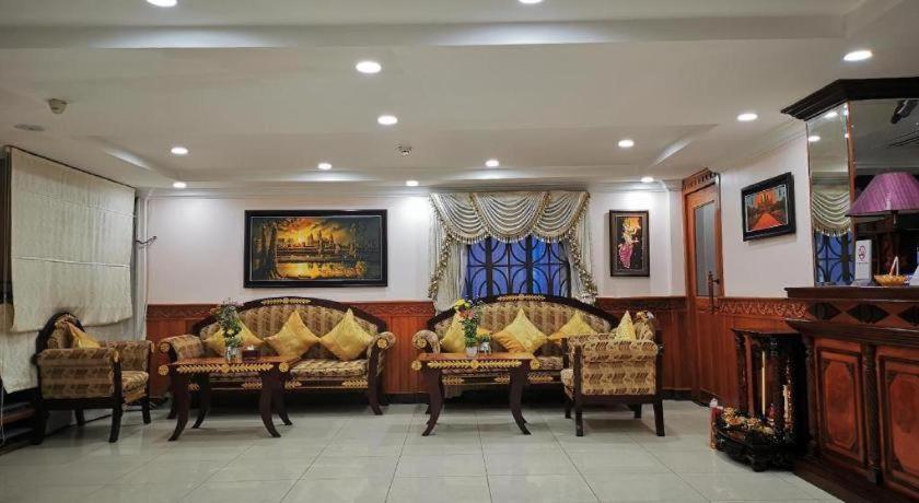 Jun Yue Hotel Phnom Penh Extérieur photo