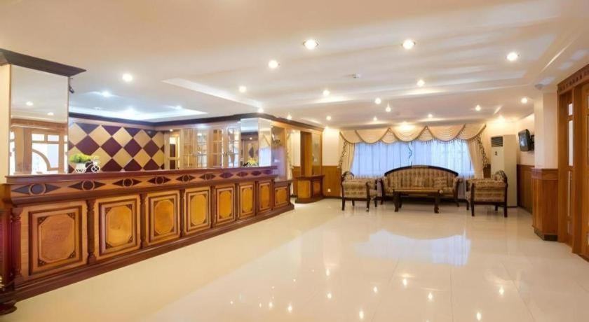 Jun Yue Hotel Phnom Penh Extérieur photo