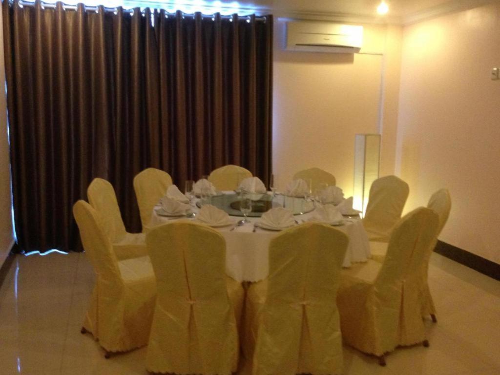 Jun Yue Hotel Phnom Penh Extérieur photo