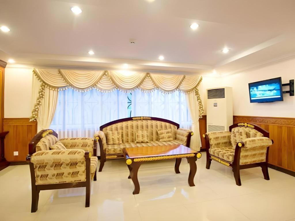 Jun Yue Hotel Phnom Penh Extérieur photo