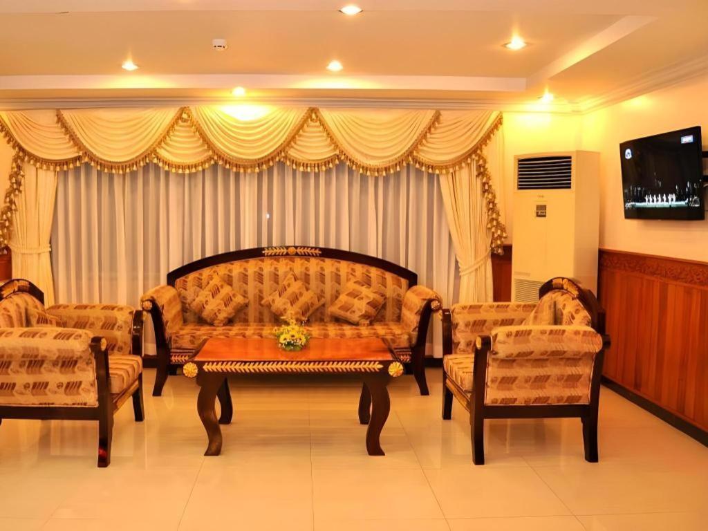 Jun Yue Hotel Phnom Penh Extérieur photo