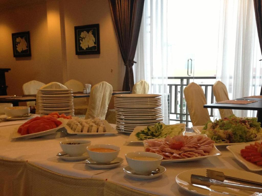 Jun Yue Hotel Phnom Penh Extérieur photo