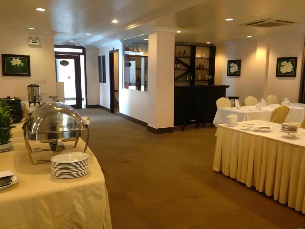 Jun Yue Hotel Phnom Penh Extérieur photo