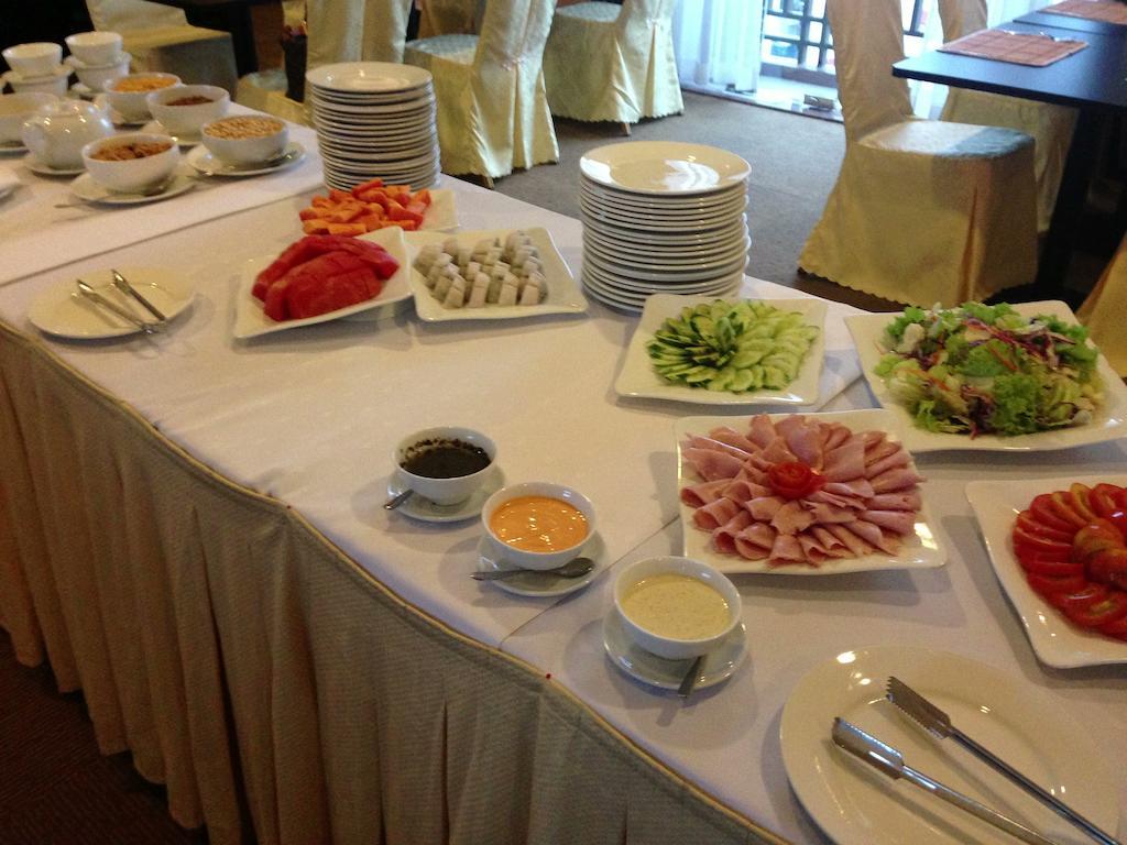 Jun Yue Hotel Phnom Penh Extérieur photo